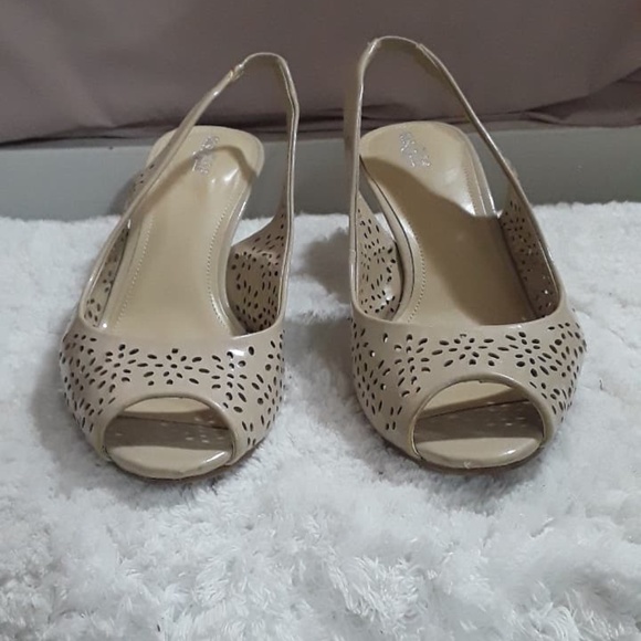 East 5th Beige Kitten Heels Open Toe Shoes 7.5 M - Picture 6 of 6